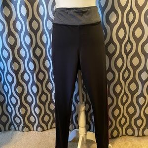 Everlast Sport Woman’s Leggings. Black and Purple. Size 2X.